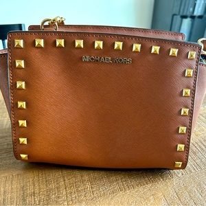 Michael Kors studded crossbody bag. Color brown.